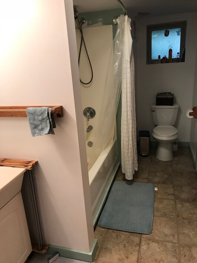 Bathroom - 4010 NE 115th St