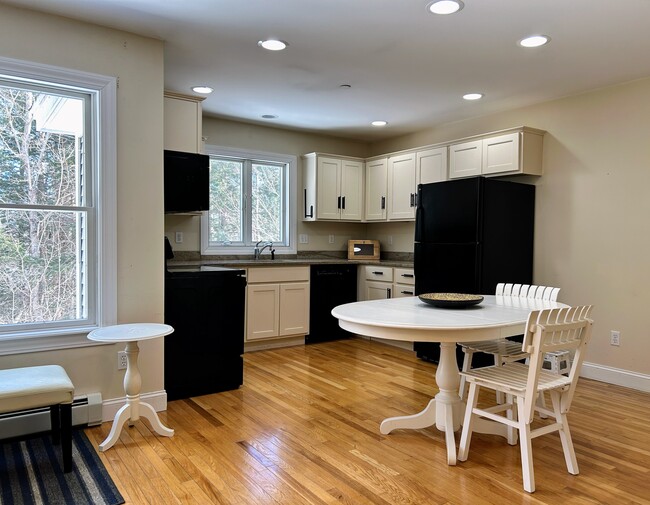 Kitchen - 4 Evergreen Dr