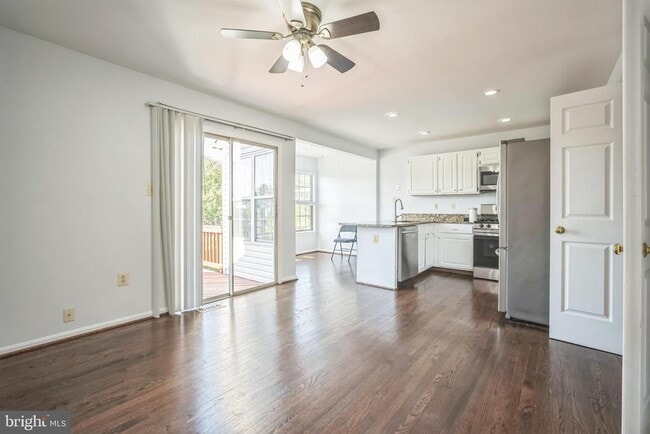 Building Photo - 44022 Gala Cir