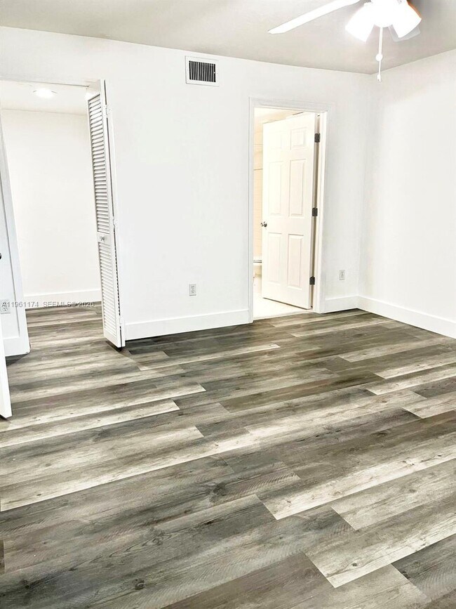 Building Photo - 1005 Palm Beach Trace Dr