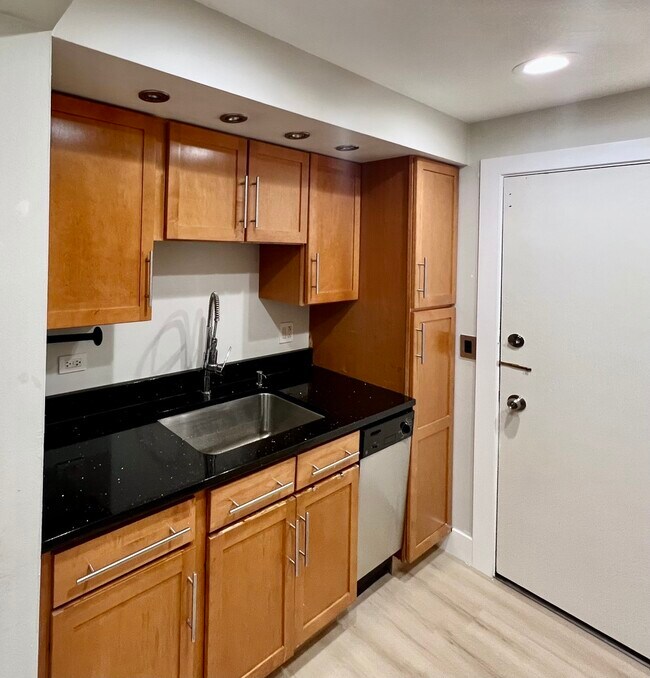 Foto del edificio - 5113 N East River Rd