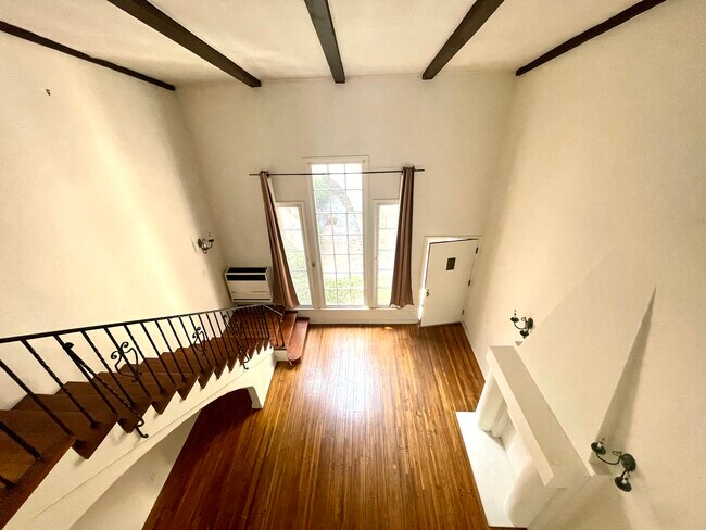 Foto del edificio - 226 S Fuller Ave