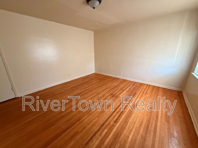 Foto del edificio - 5176 Sea Shore Rd