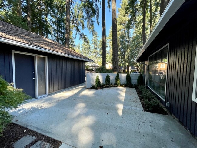 Foto del edificio - Beaverton 4 Bed + 2 Bath House - W/D, Walk...