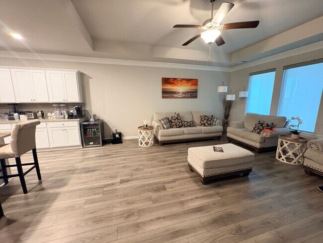 Foto del edificio - 3258 Lake Crest Dr