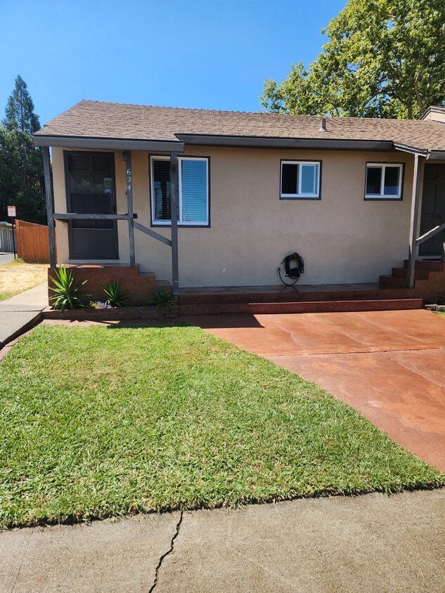Primary Photo - 624 Vine Ave