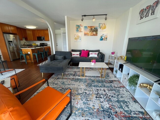 Building Photo - Skyline Living | Furnished 2-Bedroom with ...