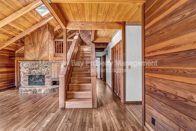 Foto del edificio - 137 E Carmel Valley Rd