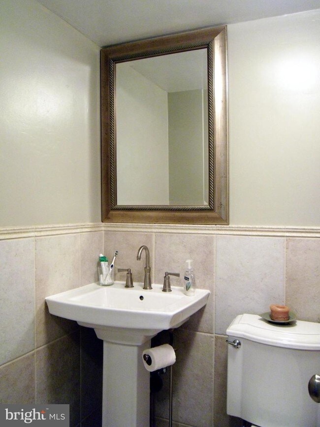 Foto del edificio - 10201 Grosvenor Pl