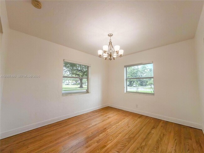 Foto del edificio - 410 Pinecrest Dr