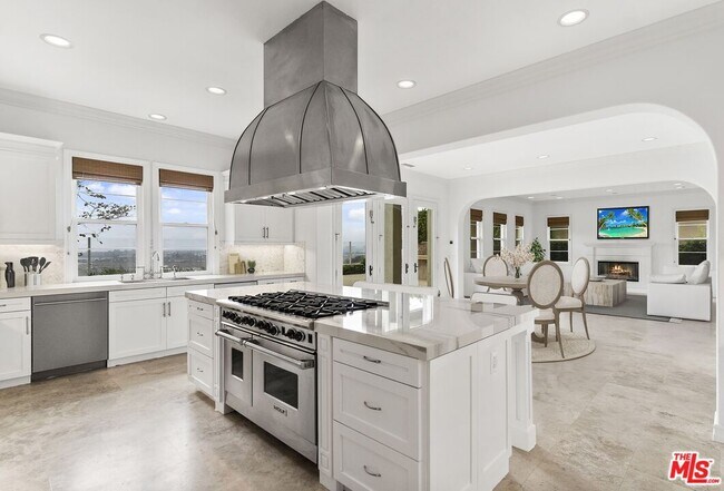 Building Photo - 7584 Coastal View Dr
