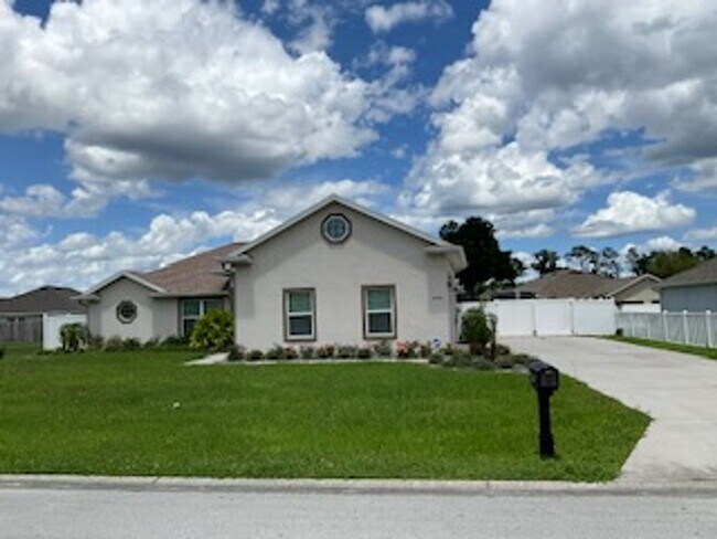 Building Photo - Oak Hill Plantation 3/2 NE Ocala Home