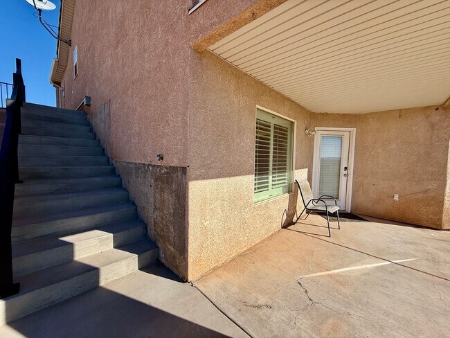 Foto del edificio - Furnished and Utilities Included: Two-Bedroom Basement Apartment with Private Yard