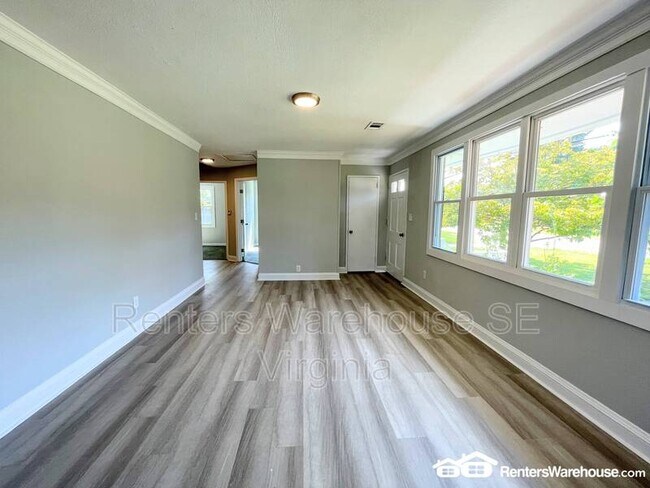 Foto del edificio - 1321 Hodges Ferry Rd