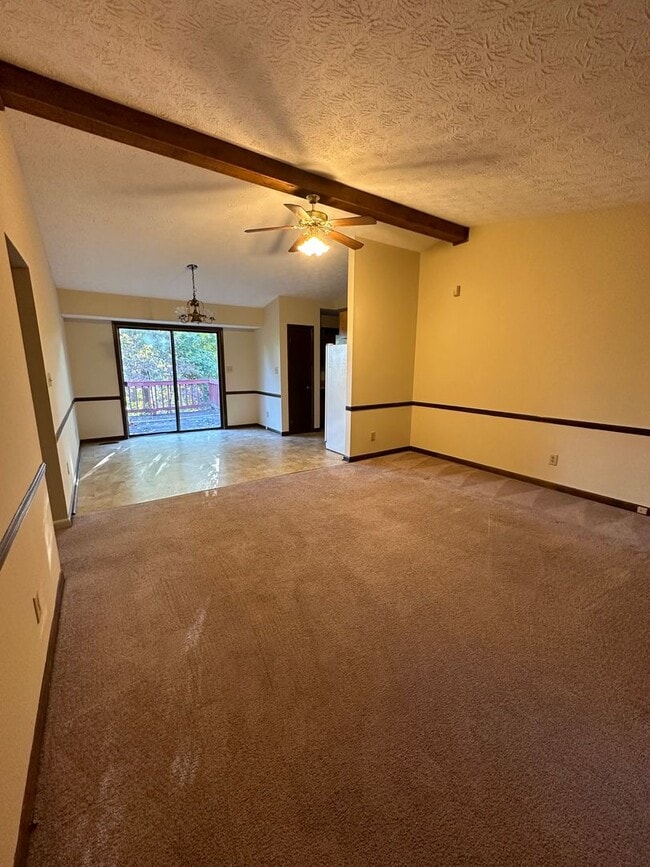 Building Photo - 5013 Buggy Ln