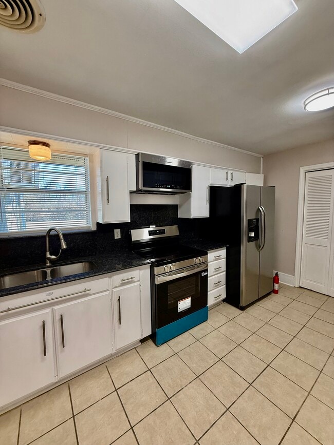 Photo - 2946 Madeira Dr House