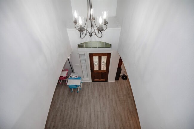 Building Photo - 601 Canyon Crest Dr