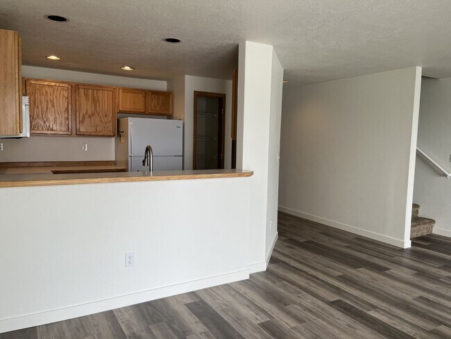 Building Photo - 750 NE Larch Ave