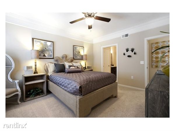 Building Photo - 15194 King of Spain Ct