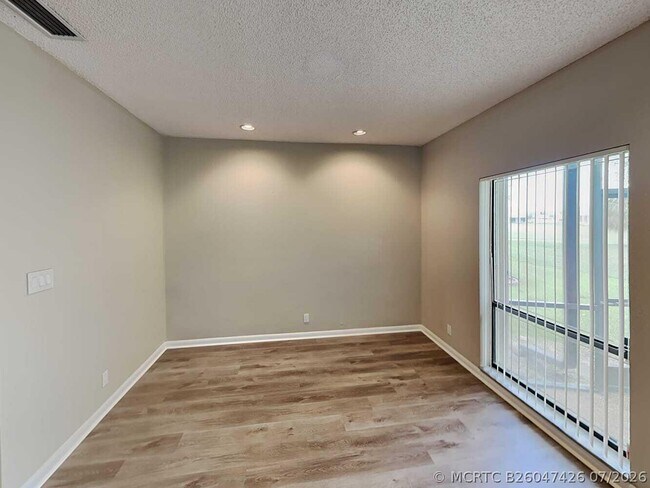 Building Photo - 8041 Buttonwood Cir