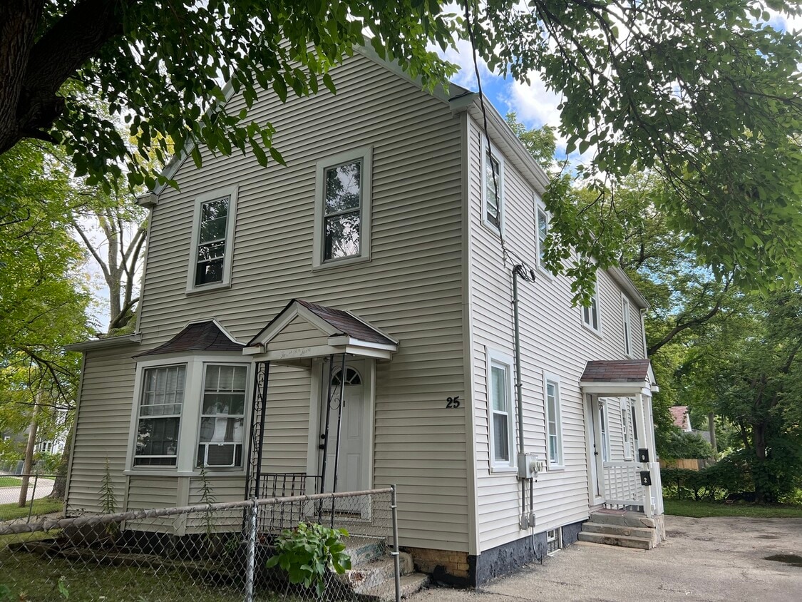 25 S Saint James St, Waukegan, IL 60085 House Rental in Waukegan, IL