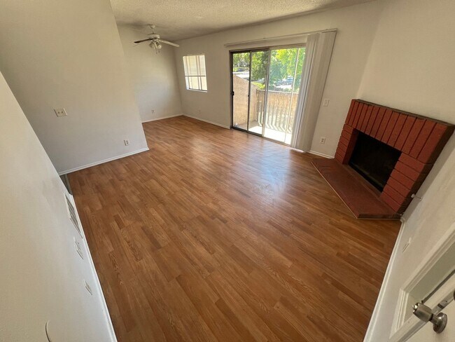 Foto del edificio - 1251 S Meadow Ln