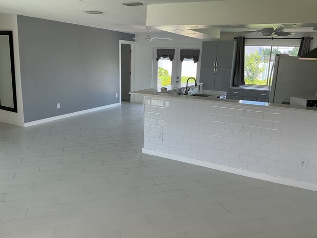 Foto del edificio - 2323 SE 28th St
