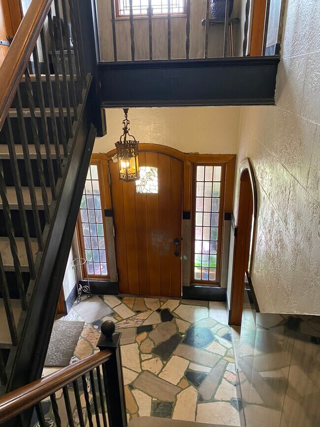 Foto del edificio - 7260 Pershing Ave