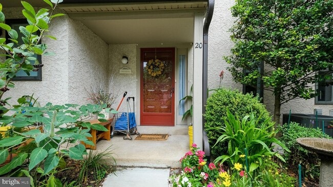 Building Photo - 20 Oakmont Pl