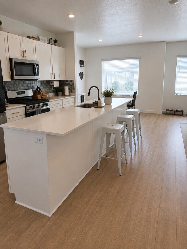 Building Photo - 1143 W 320 S