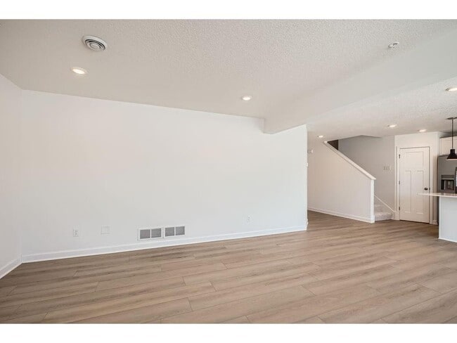 Foto del edificio - 1082 Jubert Dr