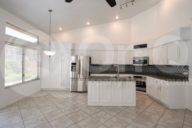 Building Photo - 16257 S 12th Pl