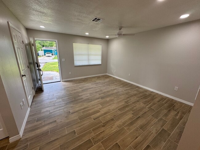 Building Photo - 21512 Campbell Dr