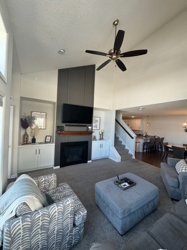 Sala de estar - 6908 Jody Ave S