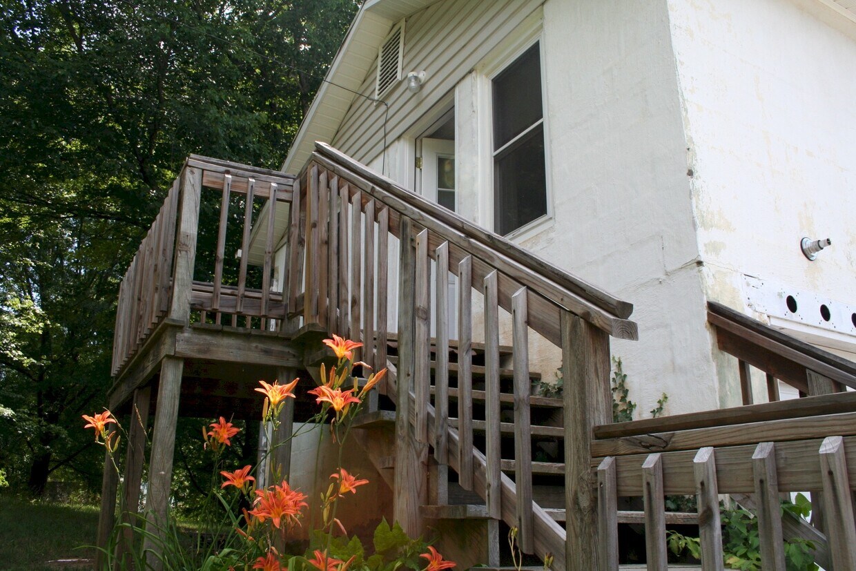 Primary Photo - 152 Edgewood Rd