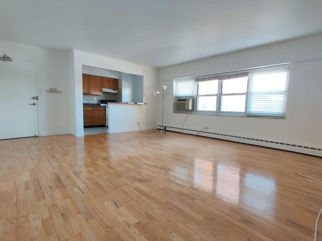 Building Photo - 4950 N Marine Dr