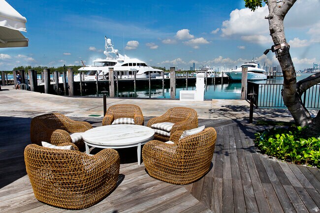 Building Photo - 15122 Fisher Island Dr