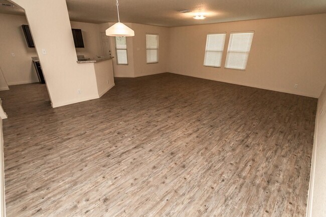 Building Photo - Tesoro Hills - 5030 War Horse Drive, San A...