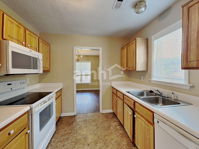 Foto del edificio - 5409 Tanglewood Pine Ln