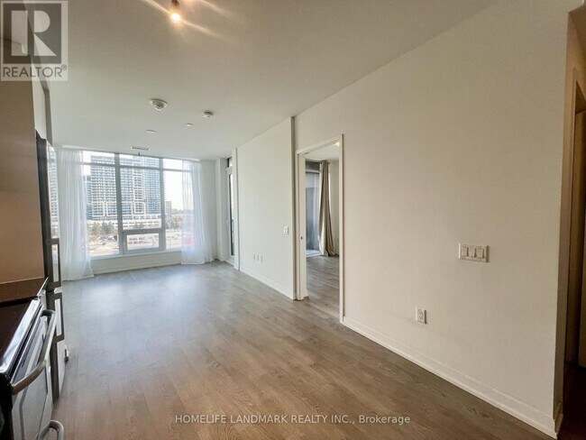 Photo du bâtiment - 8868 Yonge St