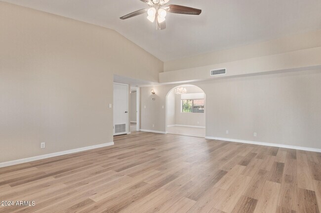 Foto del edificio - 14205 N Westminster Pl