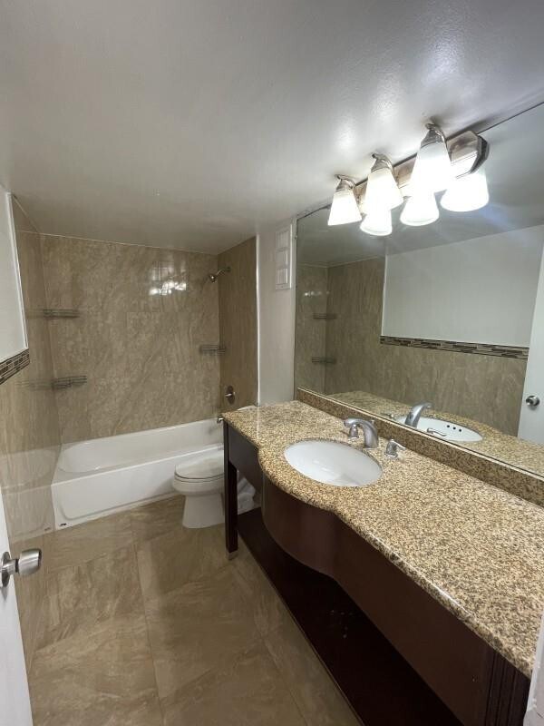 Foto del edificio - 7110 Fairway Dr