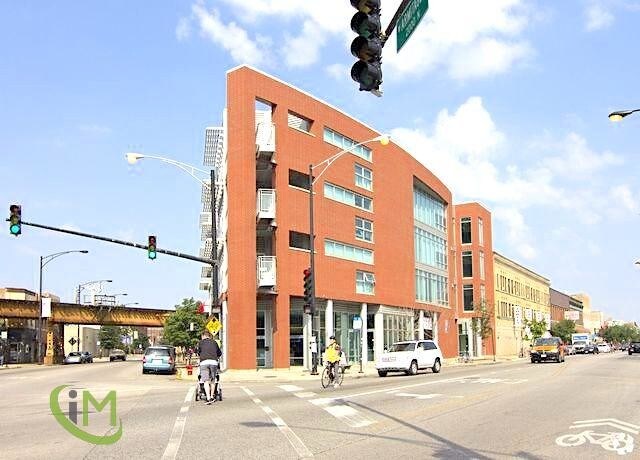 Foto del edificio - 2000 N Milwaukee Ave