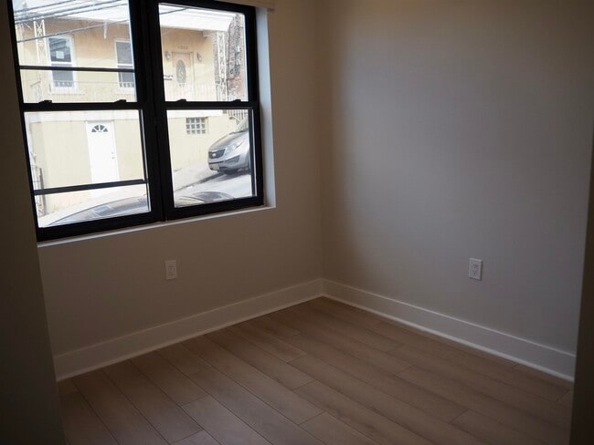 Building Photo - 1205 Hillside Pl