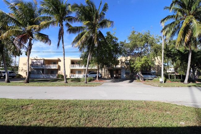 Building Photo - 2031 NE 139 St North Miami Beach, FL 33181