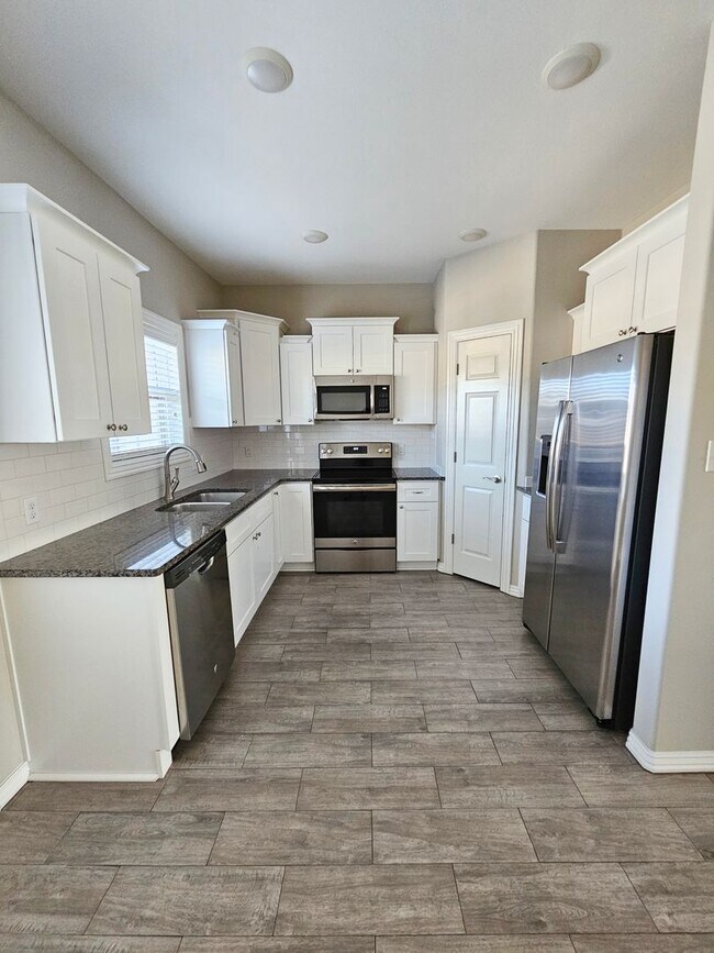 Building Photo - **Move In Special: $1500 to Move In  (incl...
