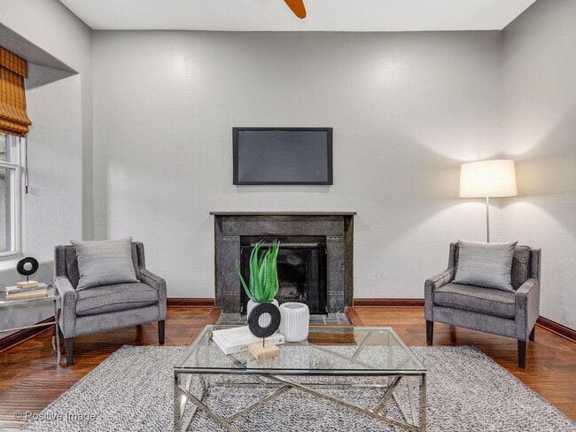 Building Photo - 1407 N Wells St