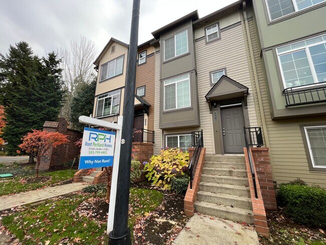 Foto del edificio - Immaculate 3 Bed + 2 Bath Townhome in Beav...