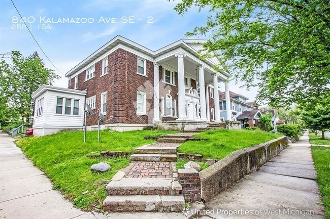 Building Photo - 840 Kalamazoo Ave SE