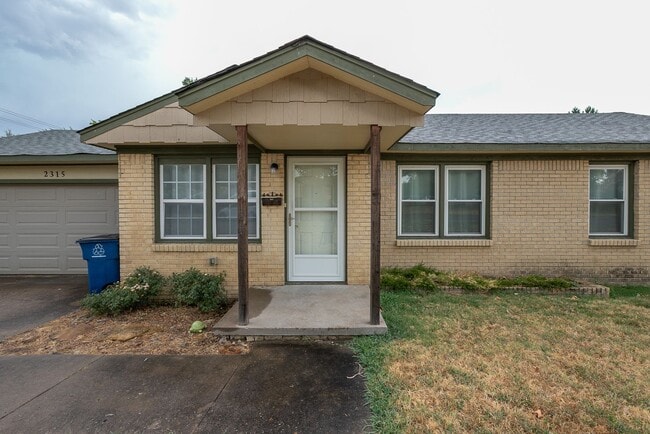 Building Photo - Gorgeous home in the heart of Midtown!